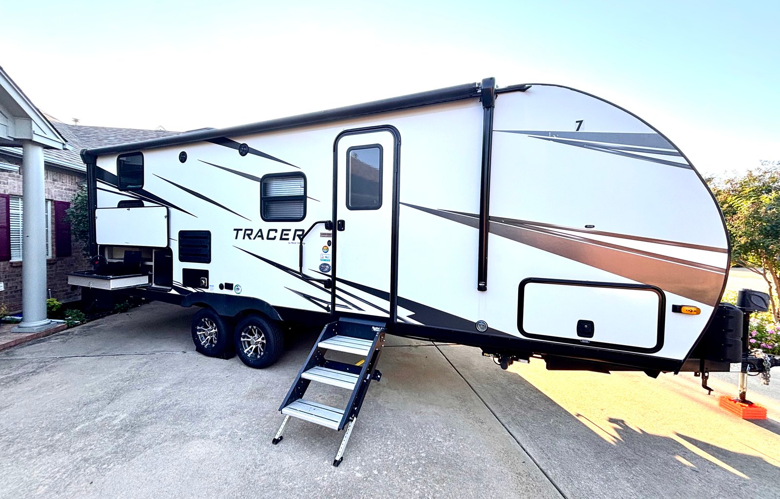 Prime Time RV Tracer 24DBS 28' Sleeps 8
