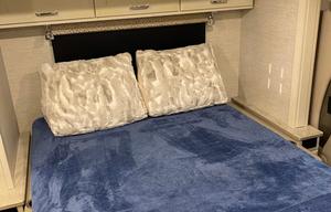 The Wayfarer Luxe – Tiffin Mercedes Diesel Class C