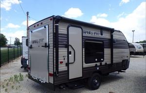 2017 Cherokee Wolf Pup toy Hauler 17RP