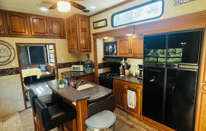 Spacious Toy Hauler Sleeps 8+ Patio/Garage