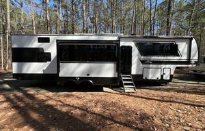 Luxurious Brand New 2025 East to West Ahara 390DS