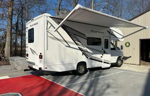 Awesome 2025 Thor Four Winds 22B
