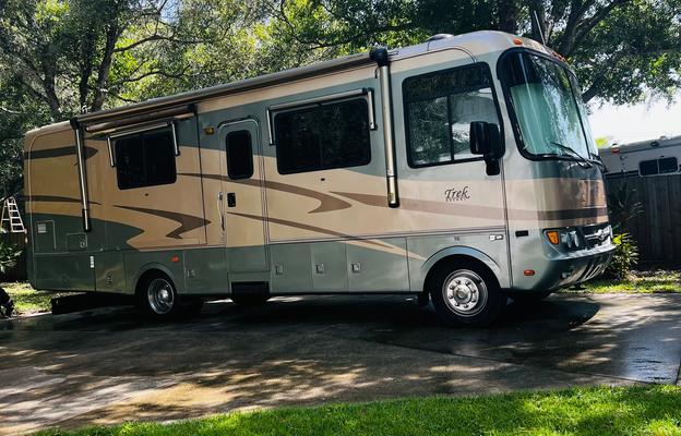 2005 Safari Trek RV rental photo 1