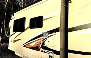 Bunk Floorplan Freedom Elite 30FE - Sleeps 8!