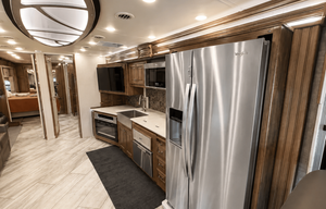 ❦ Discovery Pie ❦ Luxe Diesel • Sleeps 10 • Lounge