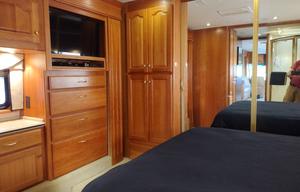 Stella - 2005 Country Coach Allure 470
