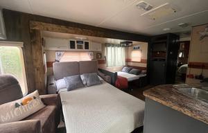 Cozy Home Pet Friendly RV