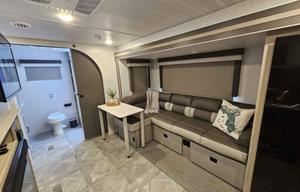 WANDERWHEELS RV ON THE ROAD