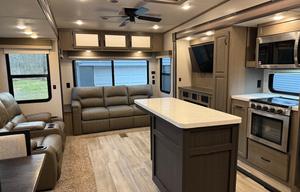 Special Labor Day Pricing!!!     5th Wheel Living