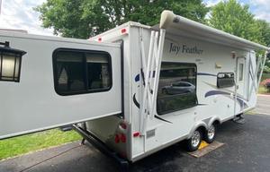2010 Jayco Jay Feather EXP 213 (Very clean camper)