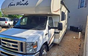 LIKE NEW- 31 foot Class C with Bunkbeds!!