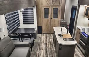 Cherokee Arctic Wolf | Ultimate Luxury w/ 2 Suites