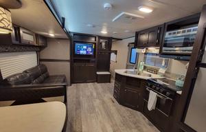 ★Full Size BUNKS★Private Queen Room★Exit 407