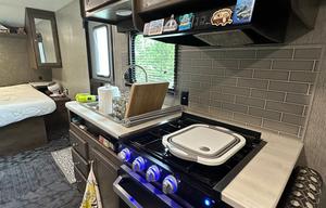 Coleman 202RD sleeps up to 4 people(delivery avl)