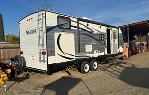2015 Salem 26TBUD RV rental photo 4
