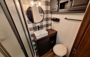 2014 Georgetown 351DSF RV rental photo 23
