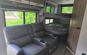 Spacious bunkhouse, room for the whole family!