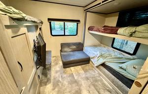 Family Bunkhouse Coachmen Apex Ultra-Lite 300BHS