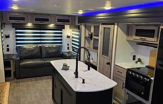 2022 Forest River RV Cherokee Alpha Wolf 26RL-L RV rental photo 2