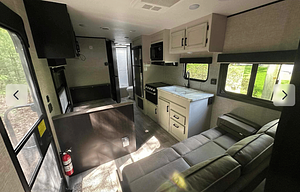 2022 Jayco Jay Flight SLX 8 264BH RV rental photo 5