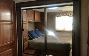 Coachmen RV Leprechaun 319DS Ford 450