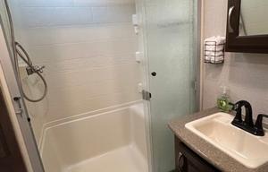 Very nice 2017 Palomino SolAire, sleeps 4 adults +