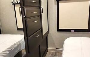 Roomy 2022 Jayco Greyhawk