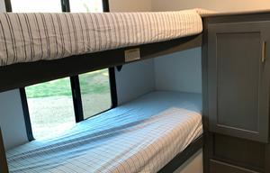 The Voyager~ 2 bed/1 bath Quad bunks, sleeps 8