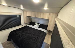 Ranger | Lightweight Camper w/ King Bed
