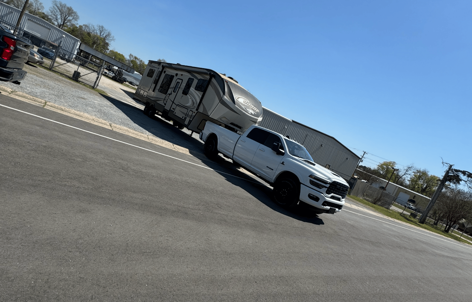 Spacious 2016 Keystone Cougar 326RDS