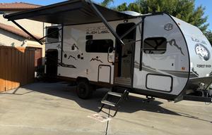 2025 Cherokee Wolf Pup Black Label 17JWBL RV rental photo 13