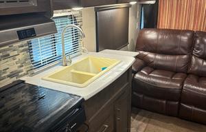 Plush & Roomy 26' RV FOR TWO! (Can Sleep 3)