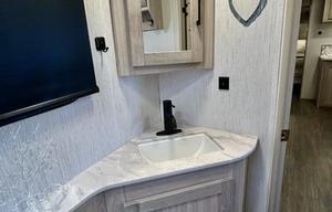 Easy Come, Easy Go RV | 2 Miles From F1 & COTA