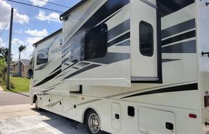Feona comfort & classy home on the road