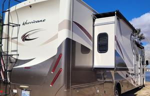 2018 Thor Motor Coach Hurricane 35M
