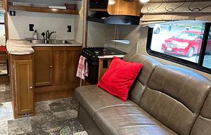 26' Leprechaun, sleeps 6+, stocked for family fun!
