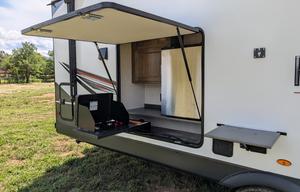 Rockwood Ultra Lite | Modern, Spacious and Cozy
