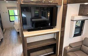 2023 Entegra Coach Accolade XL 37L