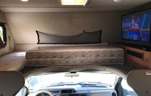 2014 Fleetwood RV Jamboree Sport 31M- LOW Miles