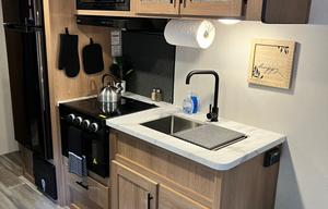 "The Adventurer" PrimeTime Avenger Bunkhouse 26BK