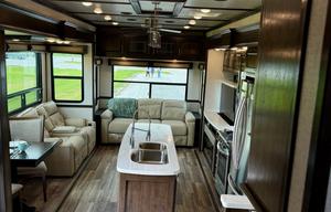 Deluxe 5th Wheel Luxury. Comfort.  Freedom.