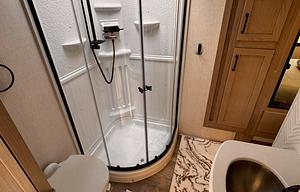 Modern Fifth Wheel – Your Home on the Road