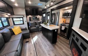 2021 Highland Ridge RV Silverstar XLT 427BHS