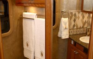 2007 Foretravel Phenix 445