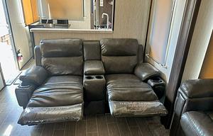 2019 Arctic Wolf 305ML6 | Sleeps 6 | 2 A/C