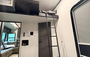 Luxury 2025 Alliance Valor 44V14 w/ 14' Garage