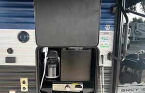2022 Cherokee Grey Wolf 23DBH RV rental photo 7