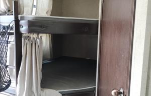 2020  DELLA TERRA 28 KRD,  34 ft SLEEPS 9