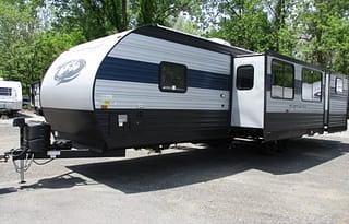 2022 37' Cherokee 304BH
