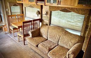 2005 Keystone RV Everest 352L RV rental photo 7